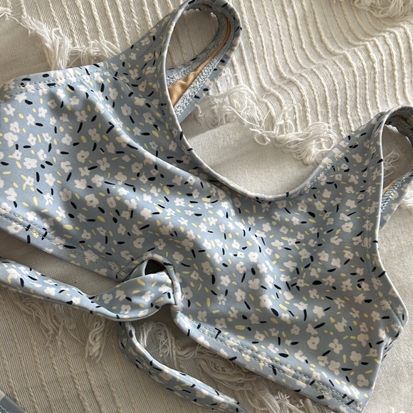 Girls youth xs swimsuit - Picture 3 of 3